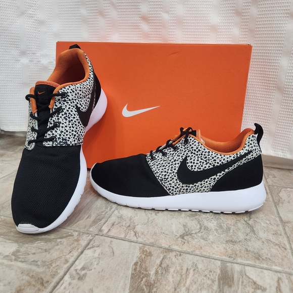 Nike Roshe One Safari, Black/Clay Orange/Summit White, Size: 7Y, 8.5 Women's - Picture 11 of 12